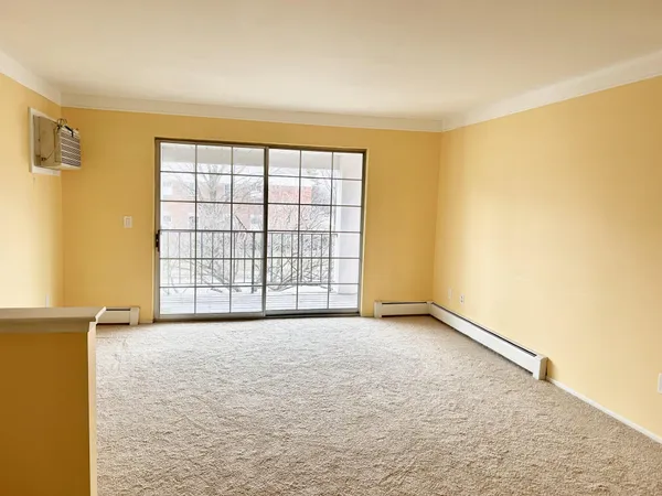 $97,500 | 22039 East 11 Mile Road, Unit 20, St. Clair Shores, MI 48081