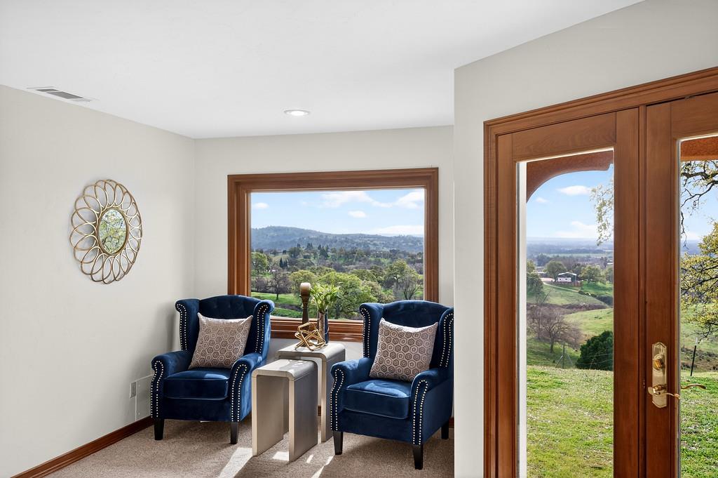 7730 McCourtney Road Lincoln, CA 95648 - Photo 38 of 99 a living room with furniture and a window