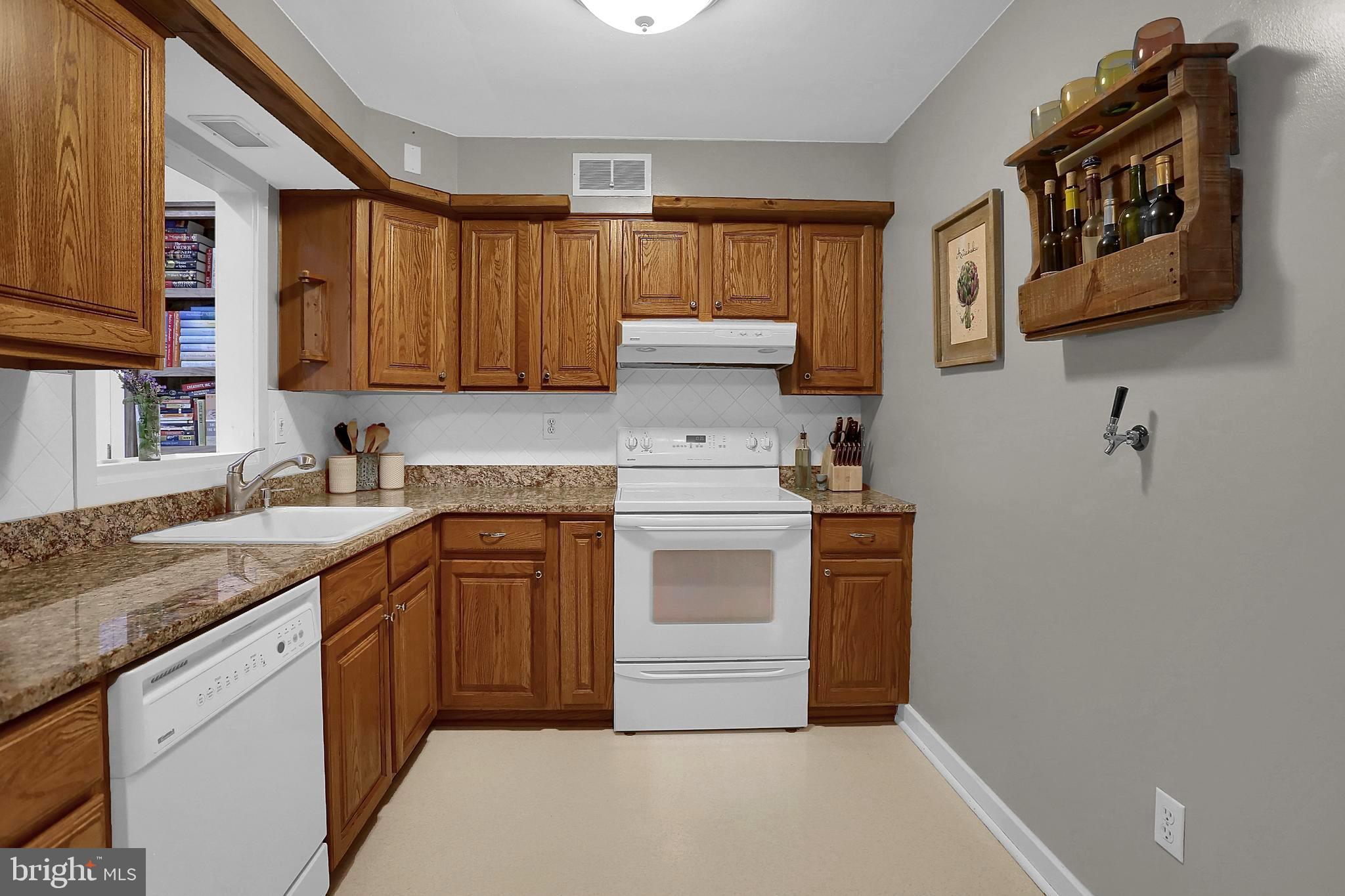 1422 Simpson Ferry Road New Cumberland, PA 17070 - Photo 10 of 35 Granite Counter tops.