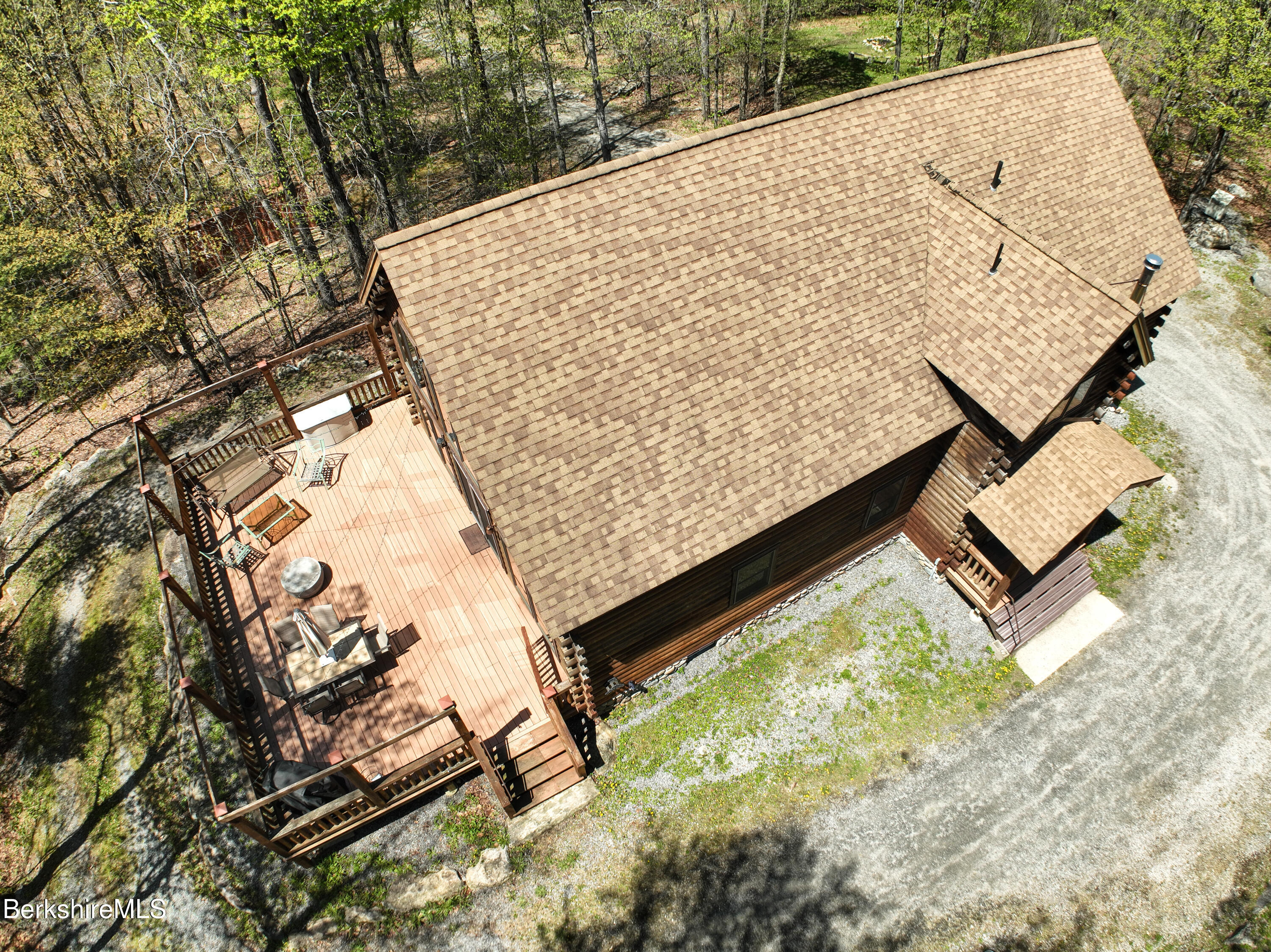 233 Algerie Road Becket, MA 01223 - Photo 4 of 48