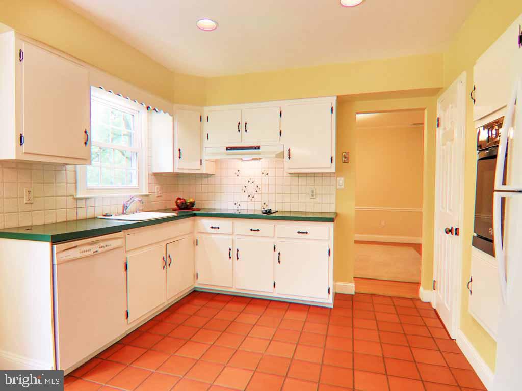 413 Valley View Road Langhorne, PA 19047 - Photo 9 of 40 Gallery Image 9