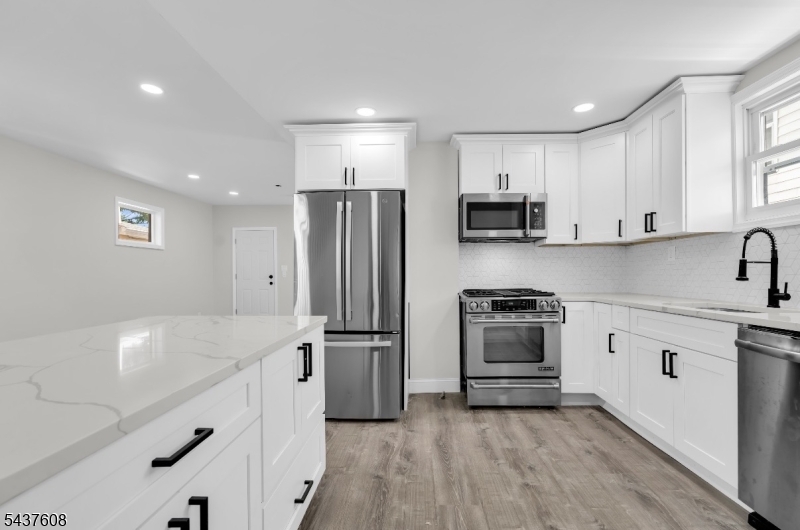 956 Adams Avenue Elizabeth, NJ 07201 - Photo 10 of 23