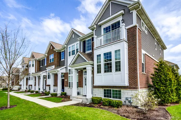 $444,900 | 2985 Madison Drive, Naperville, IL 60564
