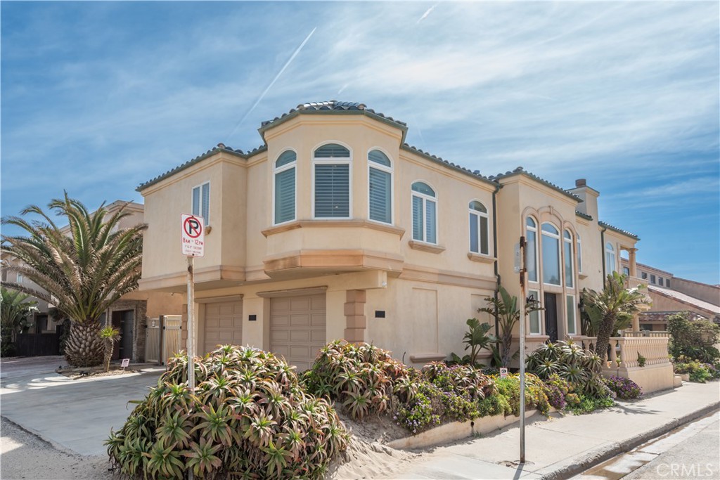 1000 Mandalay Beach Road Oxnard, CA 93035 - Photo 2 of 33 a front view of a house