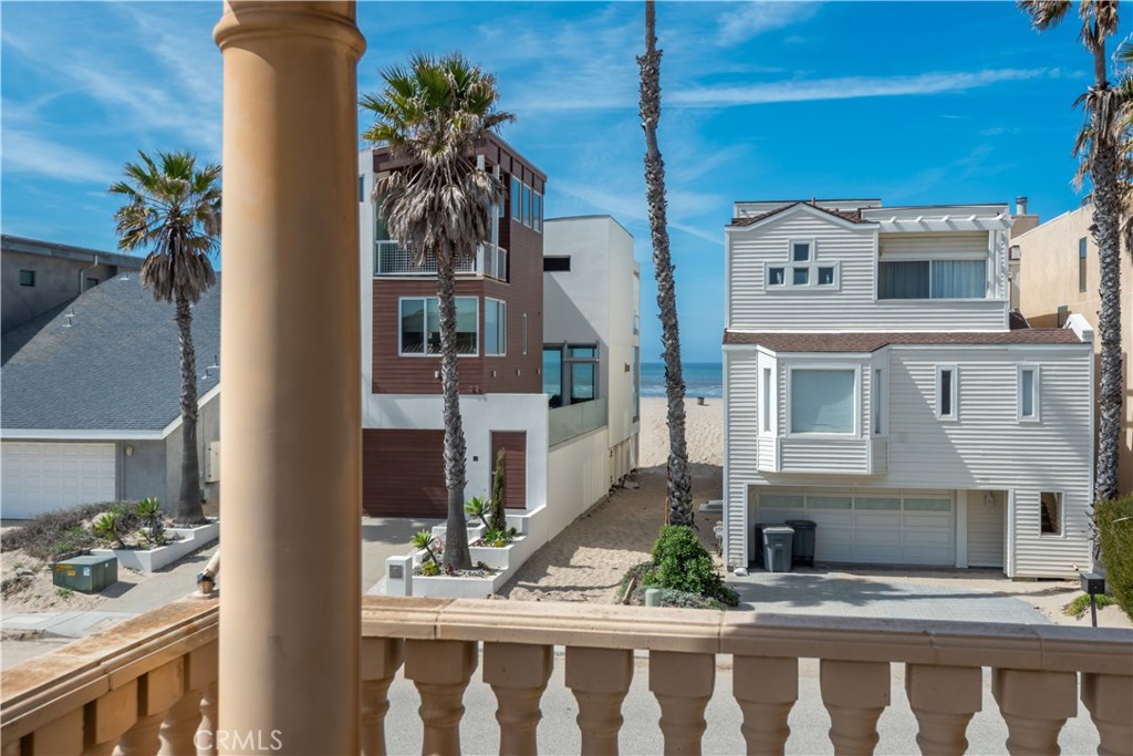 1000 Mandalay Beach Road Oxnard, CA 93035 - Photo 25 of 33 a front view of a house with windows
