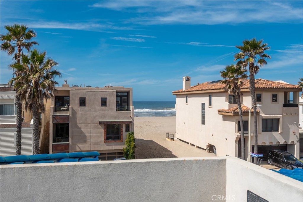 1000 Mandalay Beach Road Oxnard, CA 93035 - Photo 5 of 33 a front view of a house with a yard