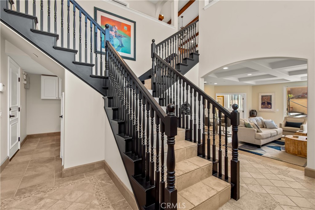 1000 Mandalay Beach Road Oxnard, CA 93035 - Photo 8 of 33 a view of entryway and hall