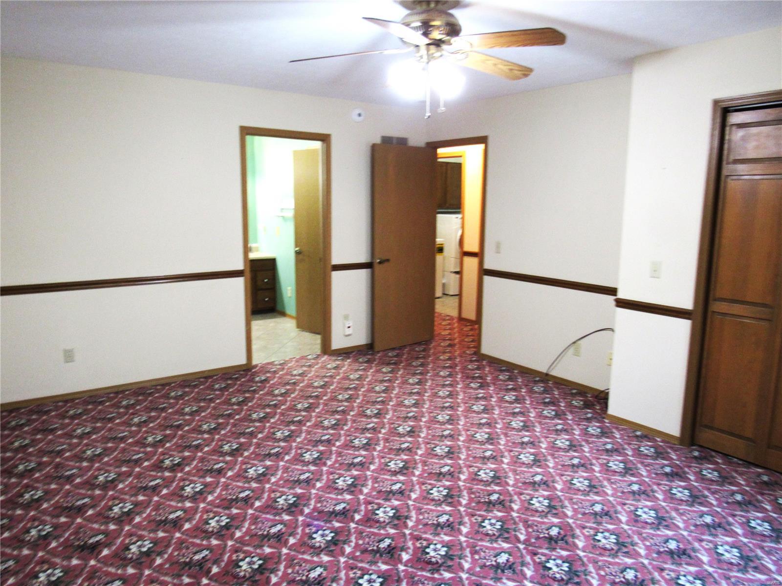 802 Enos Lane Godfrey, IL 62035 - Photo 13 of 31