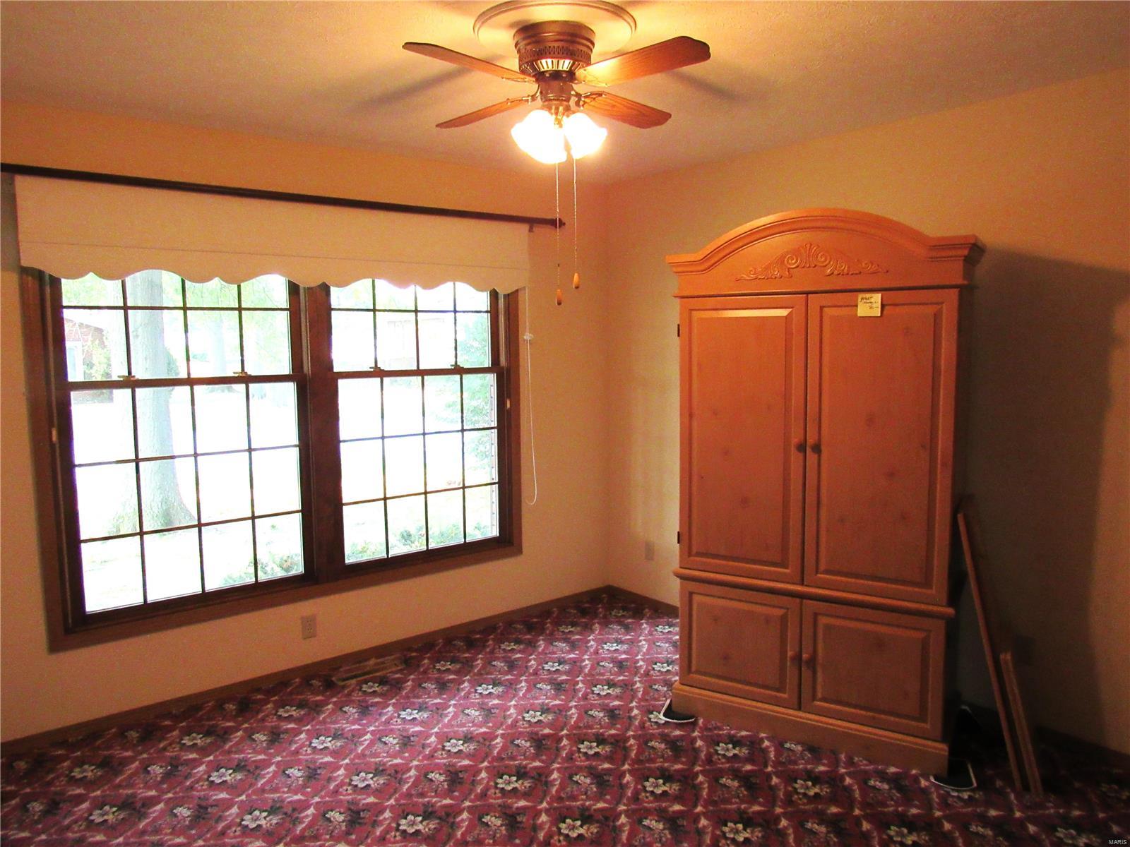 802 Enos Lane Godfrey, IL 62035 - Photo 16 of 31