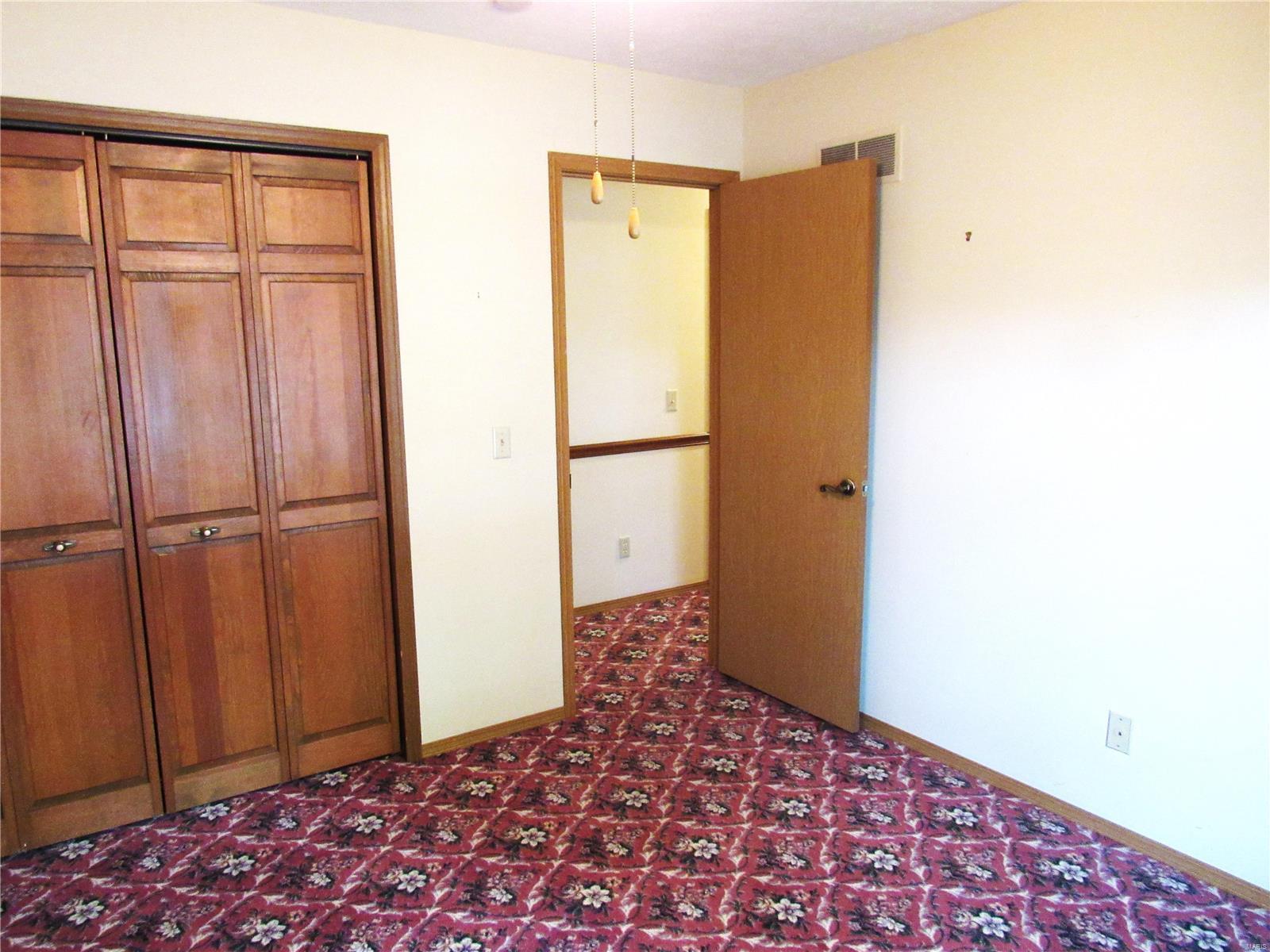 802 Enos Lane Godfrey, IL 62035 - Photo 17 of 31