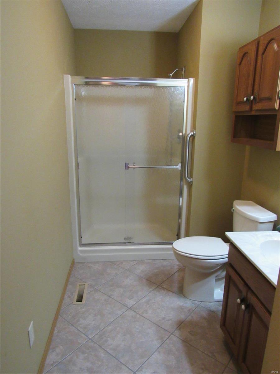 802 Enos Lane Godfrey, IL 62035 - Photo 18 of 31