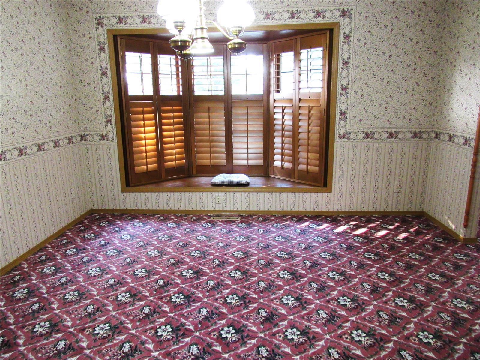 802 Enos Lane Godfrey, IL 62035 - Photo 3 of 31