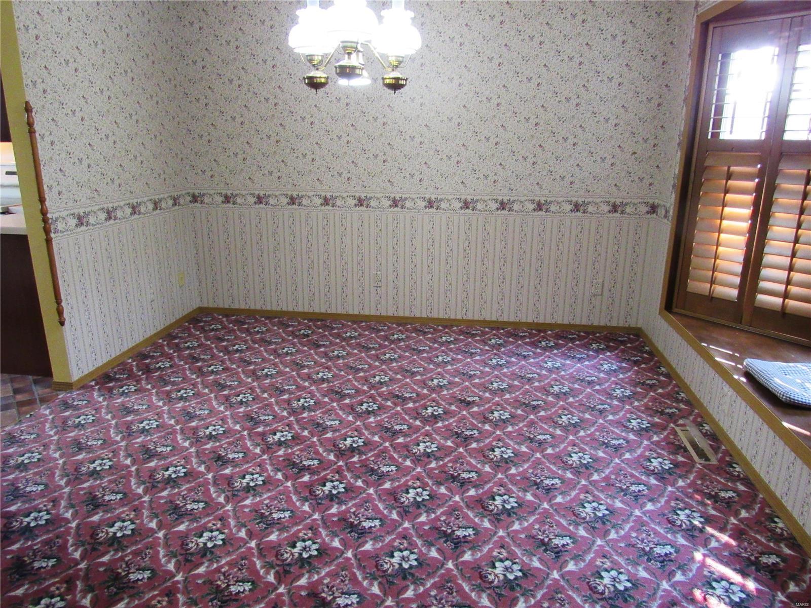 802 Enos Lane Godfrey, IL 62035 - Photo 4 of 31