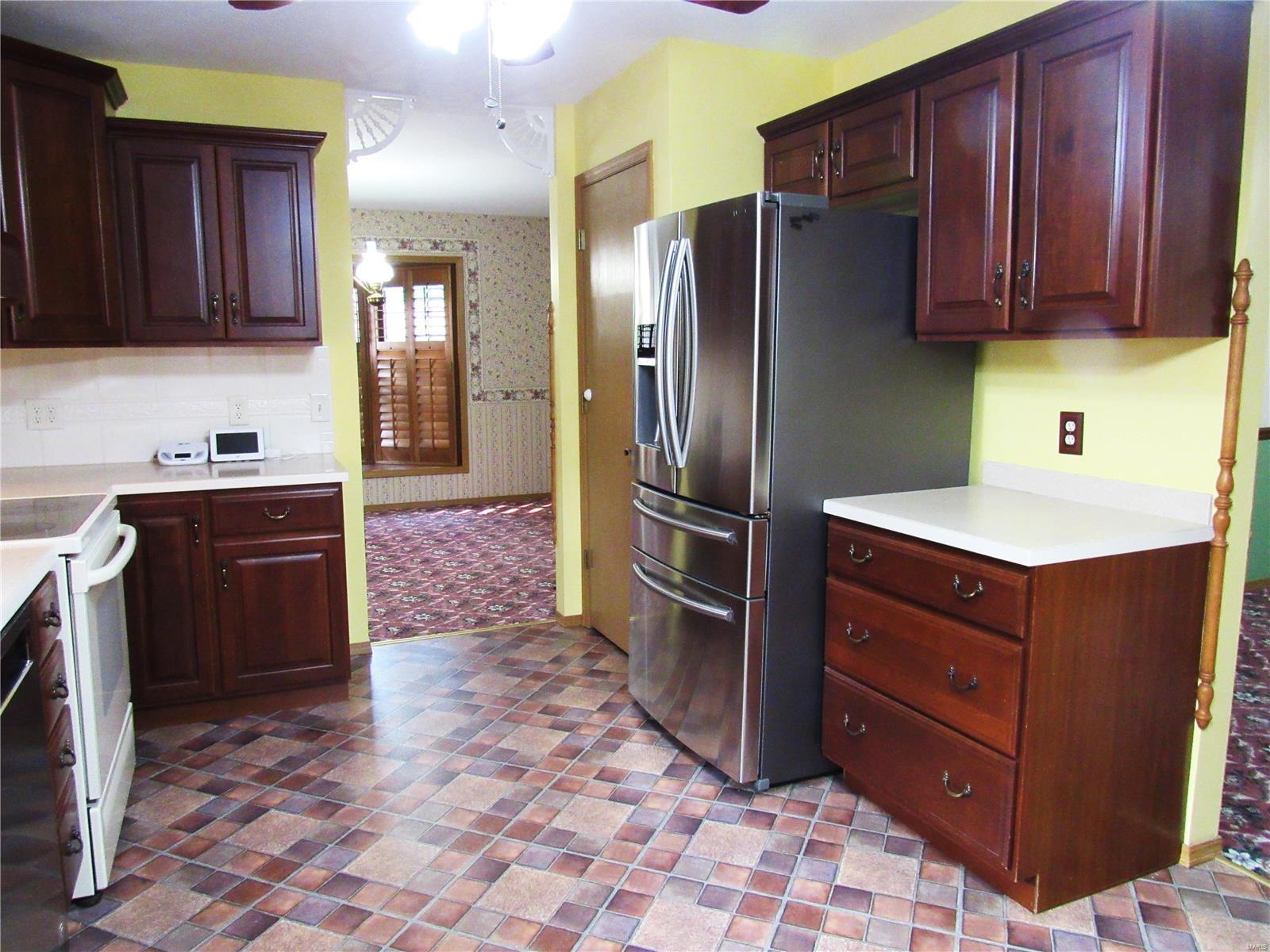 802 Enos Lane Godfrey, IL 62035 - Photo 6 of 31