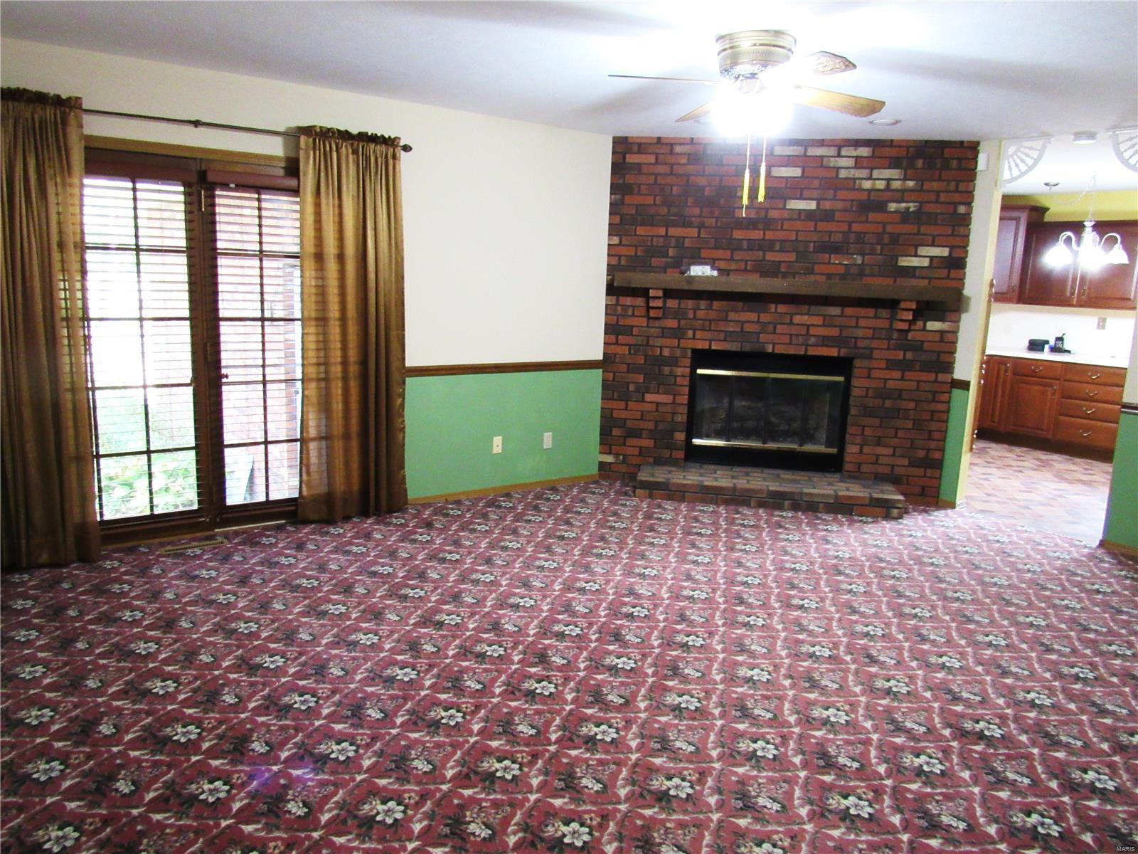 802 Enos Lane Godfrey, IL 62035 - Photo 8 of 31