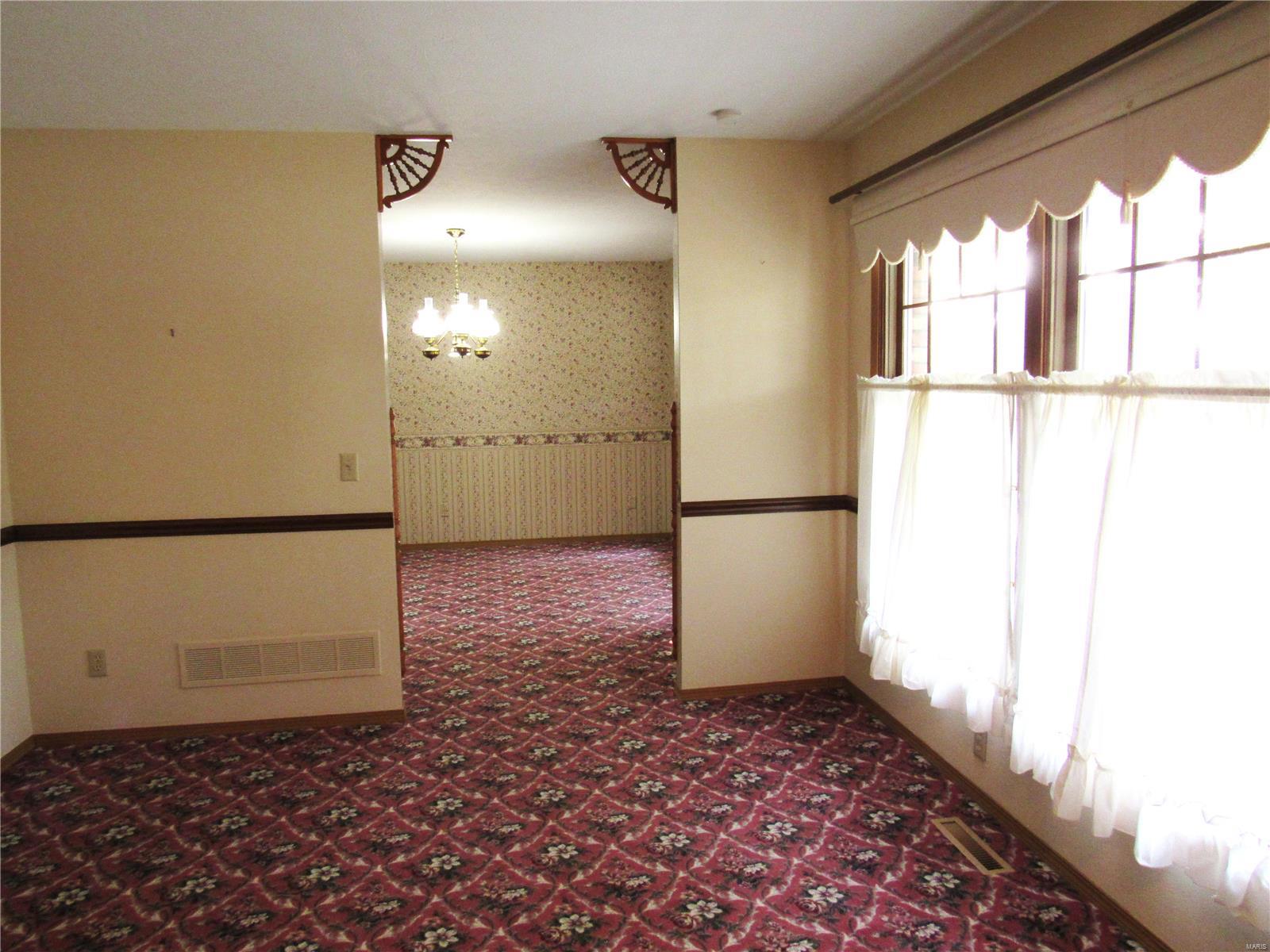 802 Enos Lane Godfrey, IL 62035 - Photo 10 of 31