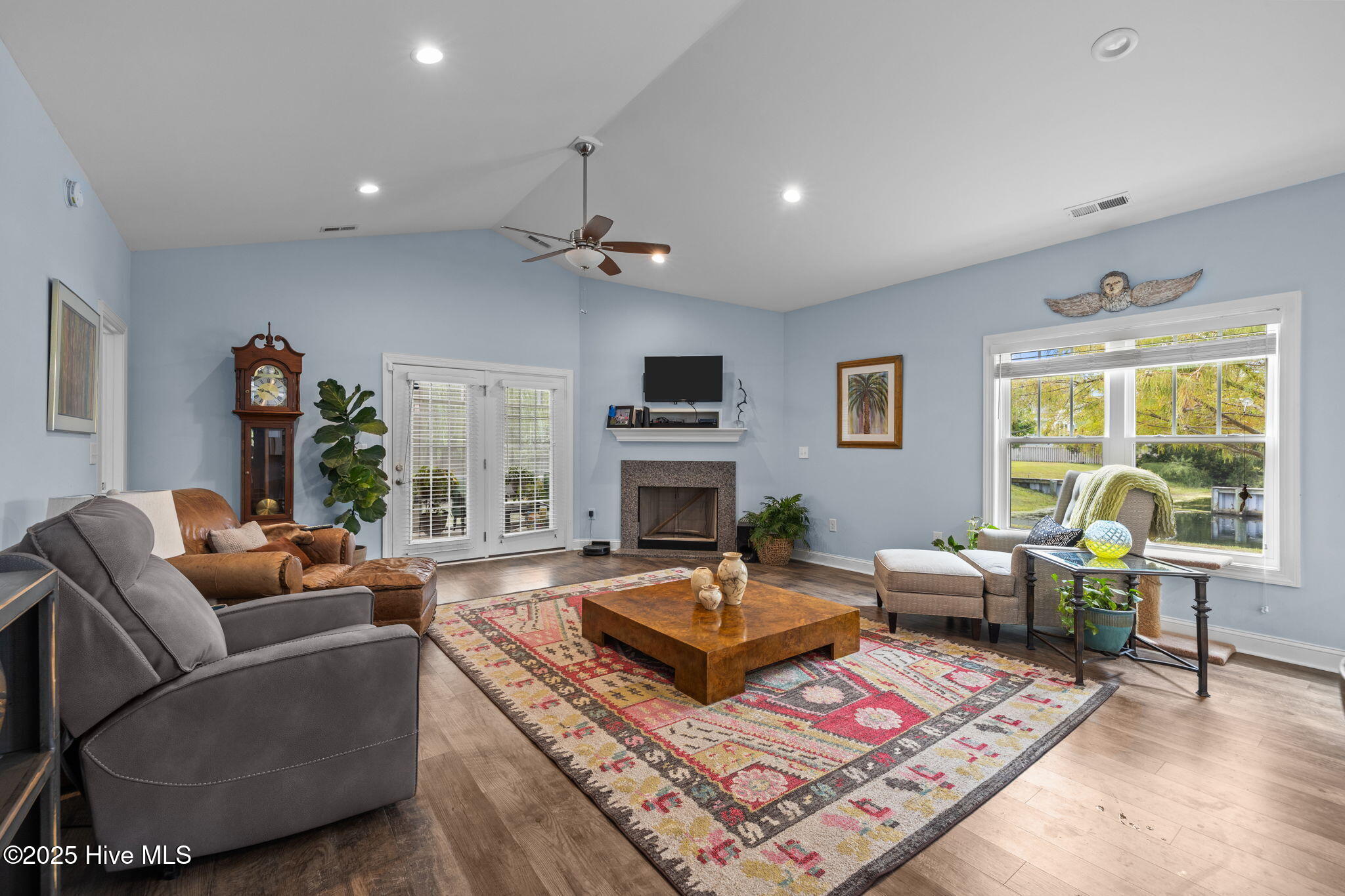 132 Chadwick Road Beaufort, NC 28516 - Photo 14 of 39 livingroom