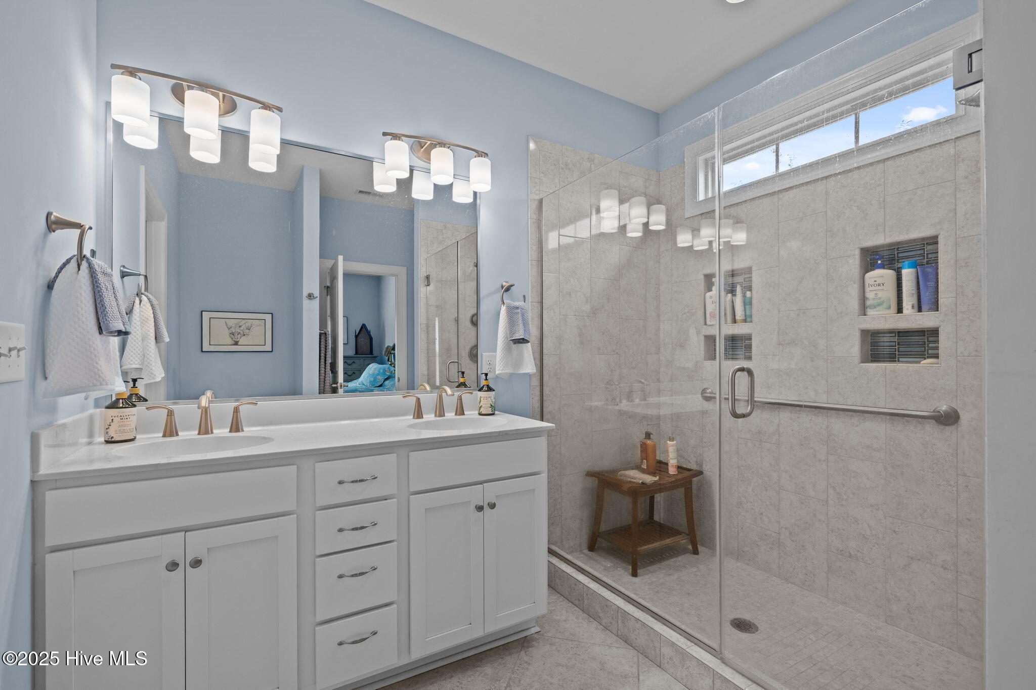 132 Chadwick Road Beaufort, NC 28516 - Photo 16 of 39 primarybathroom