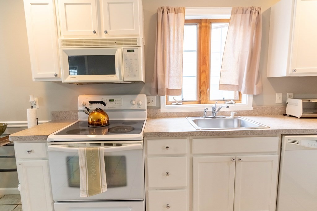 54 Jones Road Revere, MA 02151 - Photo 6 of 29 Gallery Image 6