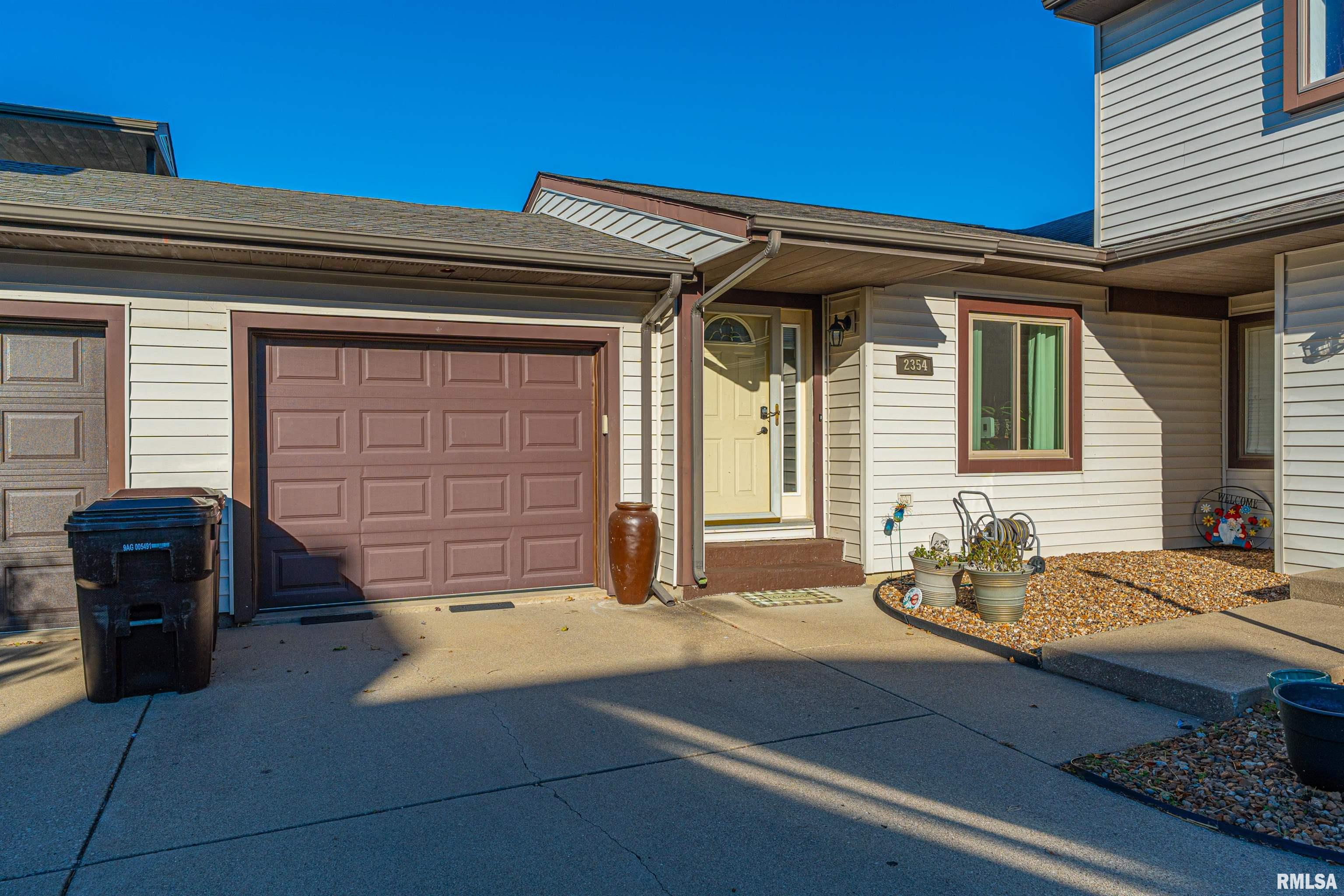2354 Railsplitter Avenue Lincoln, IL 62656 - Photo 1 of 32 Gallery Image 1