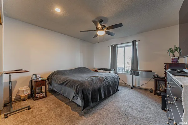 $143,000 | 2354 Railsplitter Avenue, Lincoln, IL 62656