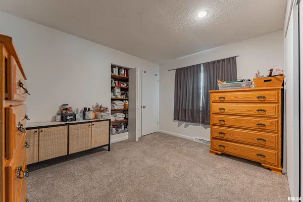 $143,000 | 2354 Railsplitter Avenue, Lincoln, IL 62656