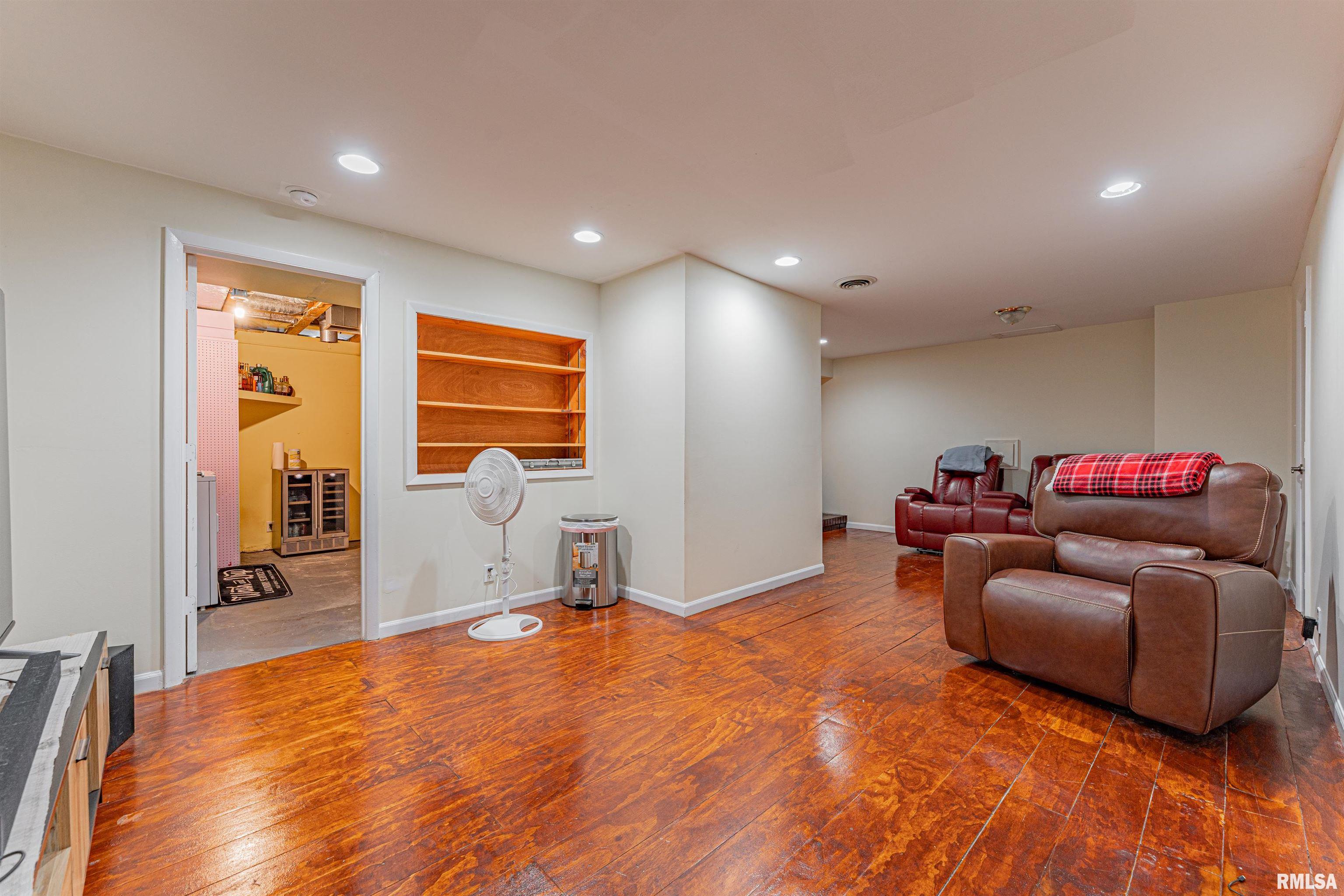 2354 Railsplitter Avenue Lincoln, IL 62656 - Photo 16 of 32 Gallery Image 16