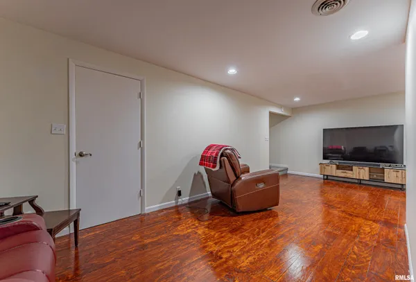 $143,000 | 2354 Railsplitter Avenue, Lincoln, IL 62656