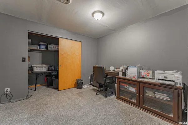 $143,000 | 2354 Railsplitter Avenue, Lincoln, IL 62656