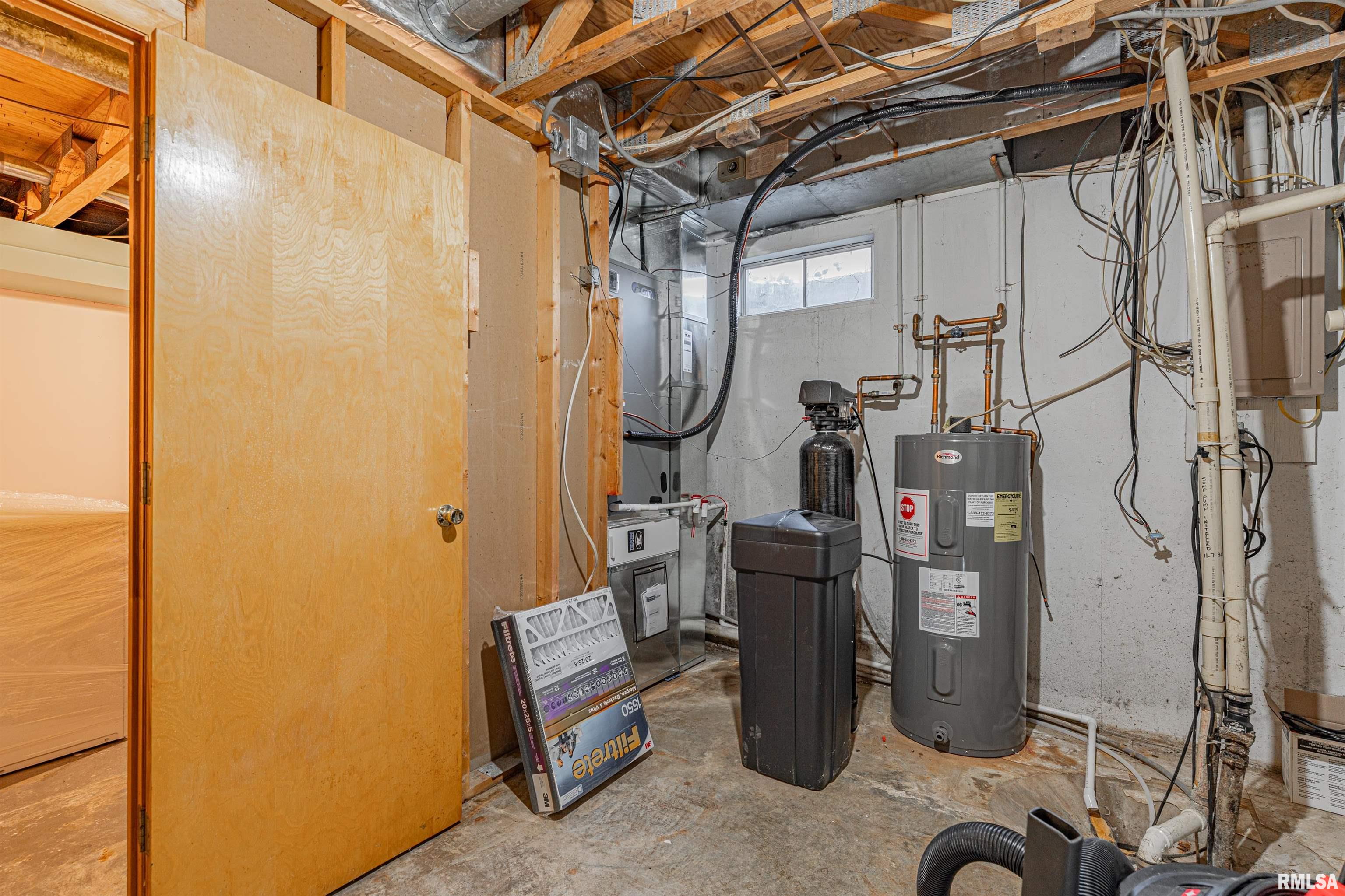 2354 Railsplitter Avenue Lincoln, IL 62656 - Photo 27 of 32 Gallery Image 27