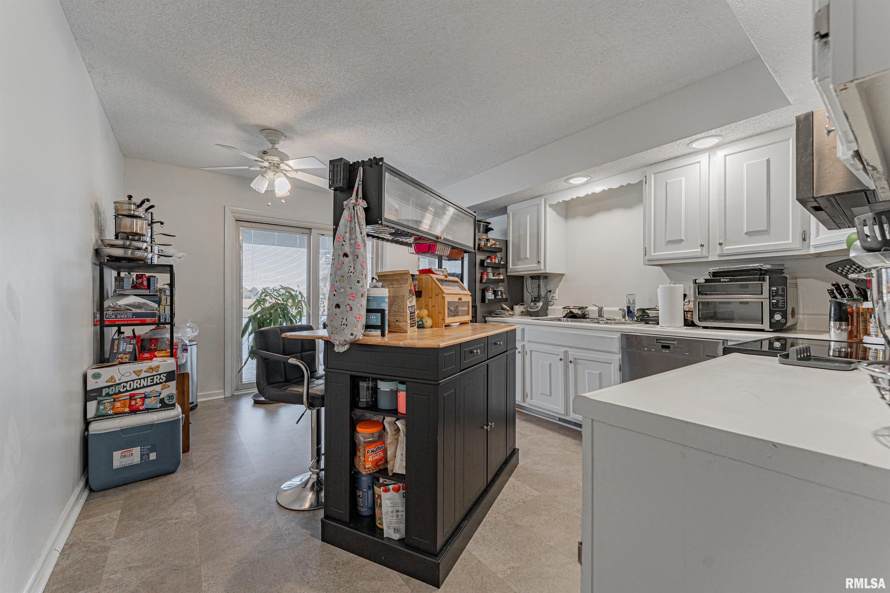 2354 Railsplitter Avenue Lincoln, IL 62656 - Photo 6 of 32 Gallery Image 6