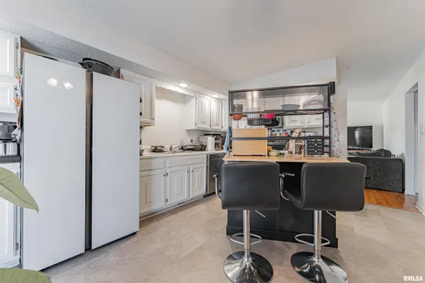 $143,000 | 2354 Railsplitter Avenue, Lincoln, IL 62656