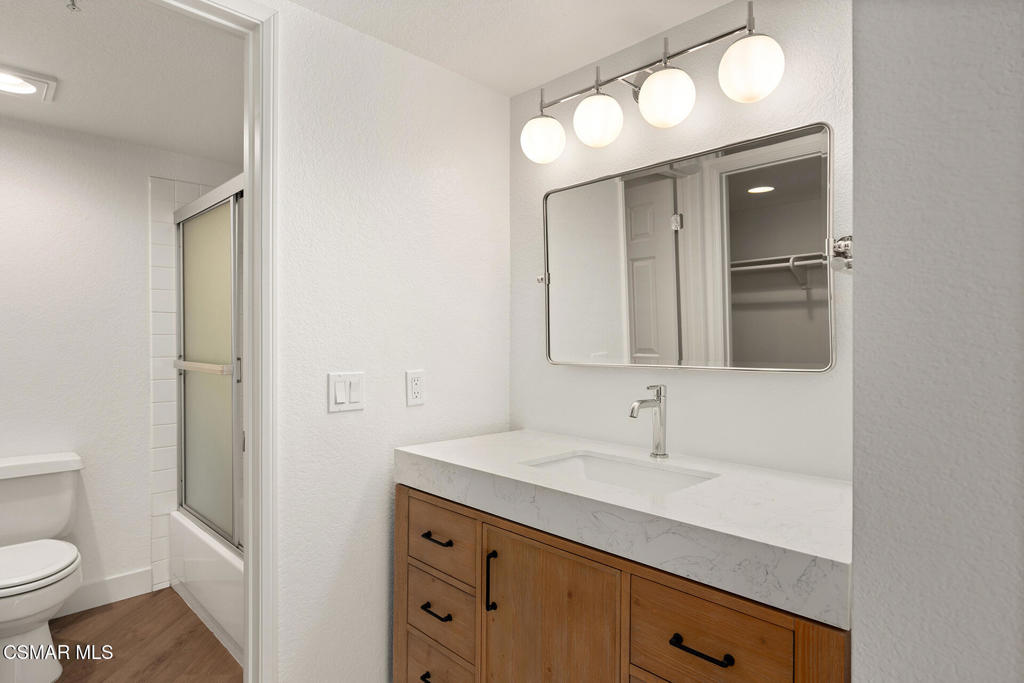 697 Sutton Crest Trail, Unit TL210 Oak Park, CA 91377 - Photo 21 of 37