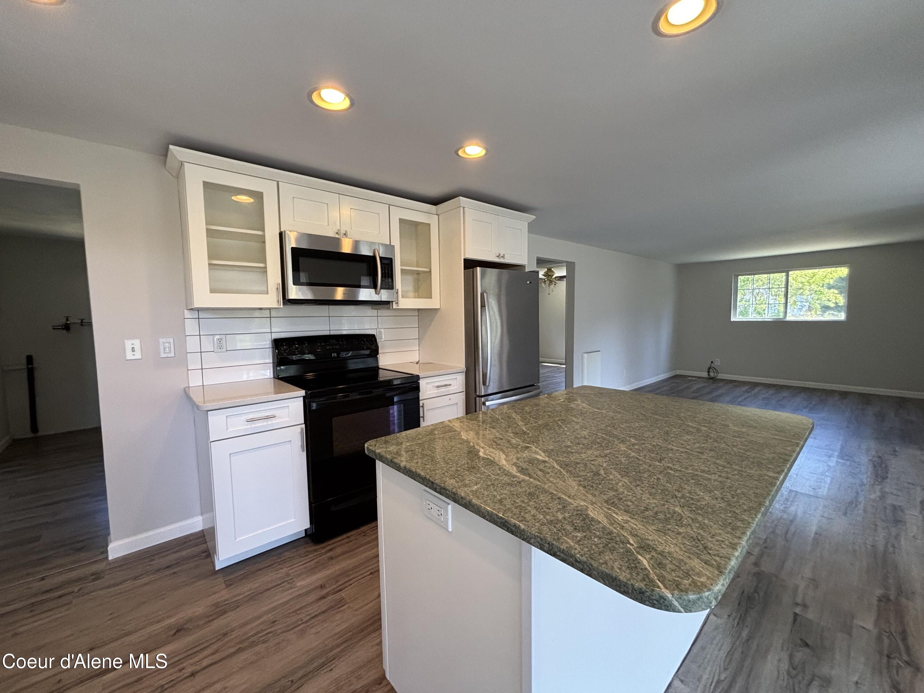 118 Walsh Way Sandpoint, ID 83864 - Photo 10 of 46 013 granite island