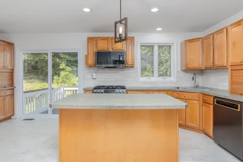 $685,000 | 17 Jessica Drive, Merrimack, NH 03054