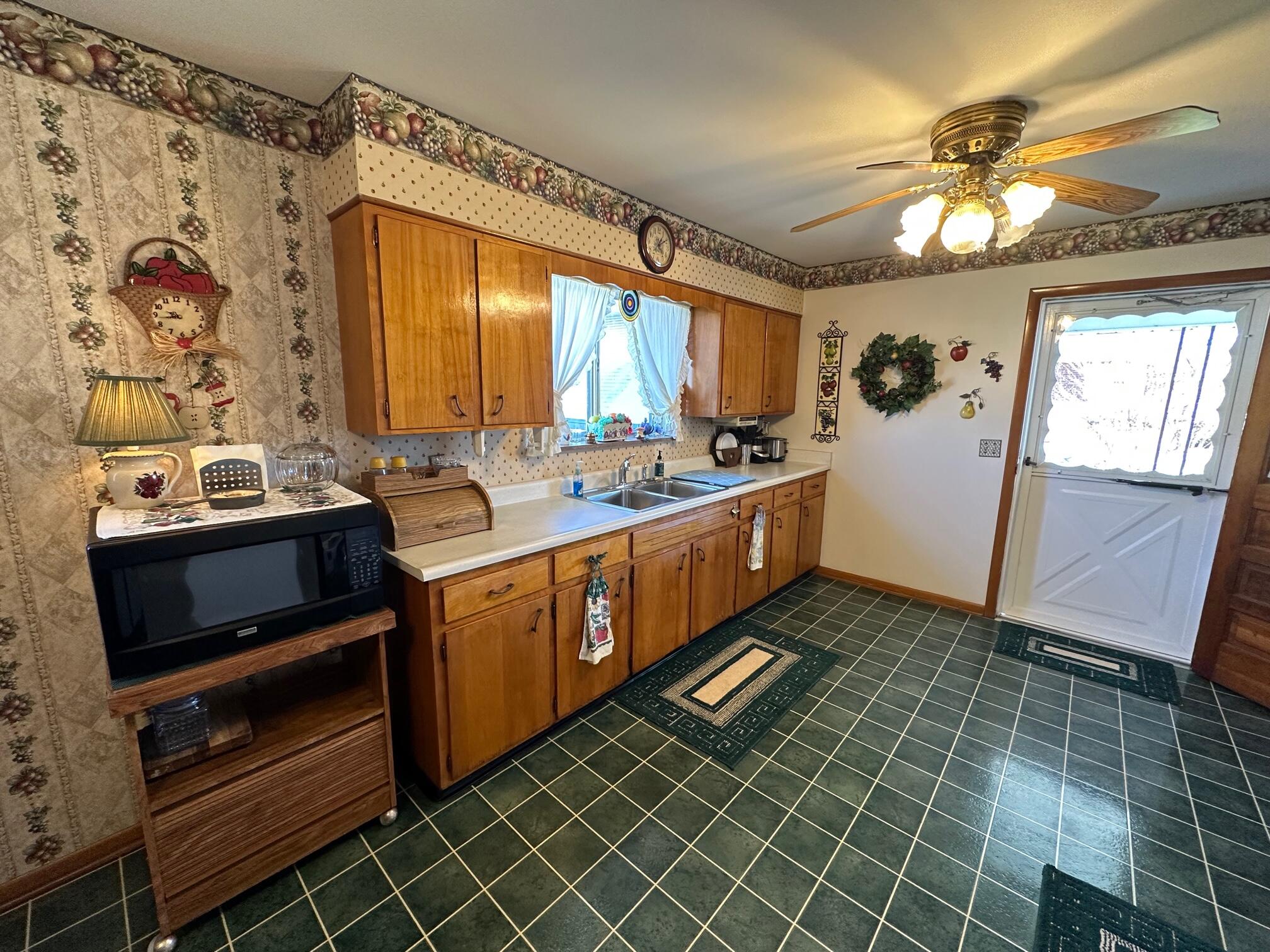 329 Park Hill Road Corbin, KY 40701 - Photo 3 of 16 IMG_0612