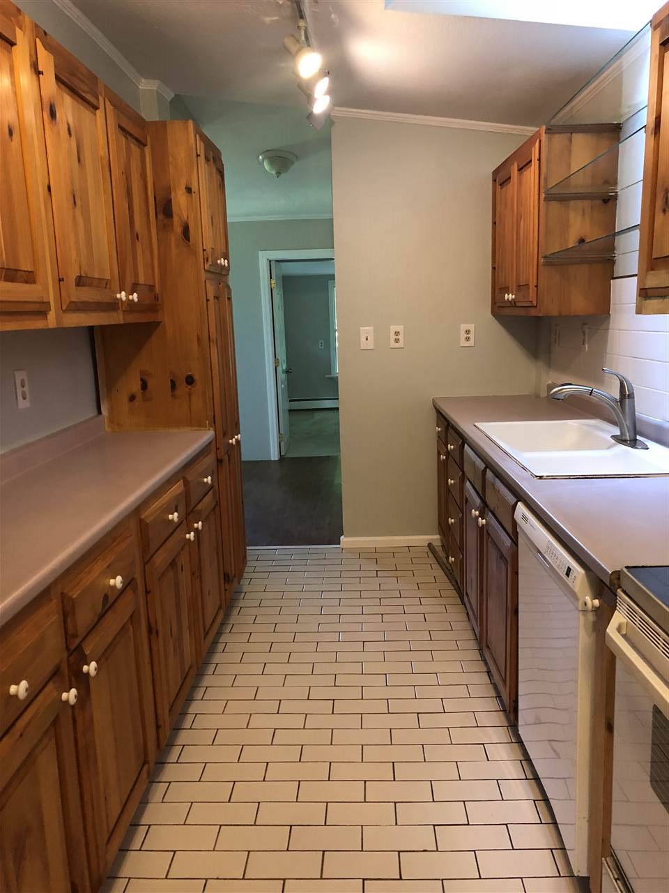 113 Cottage Road Manchester, NH 03103 - Photo 11 of 34 Gallery Image 11