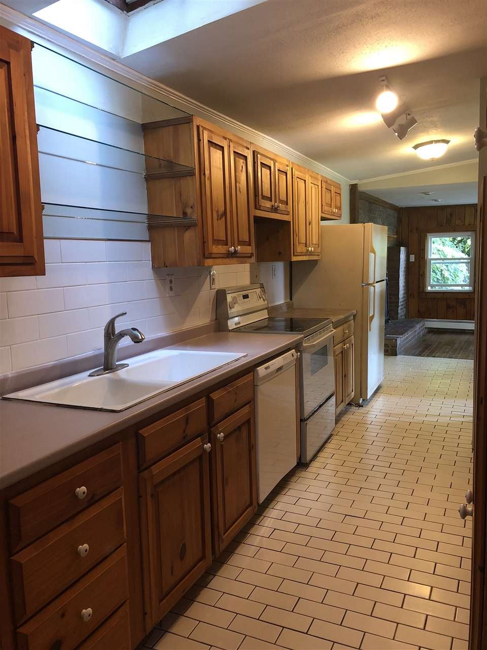 113 Cottage Road Manchester, NH 03103 - Photo 12 of 34 Gallery Image 12