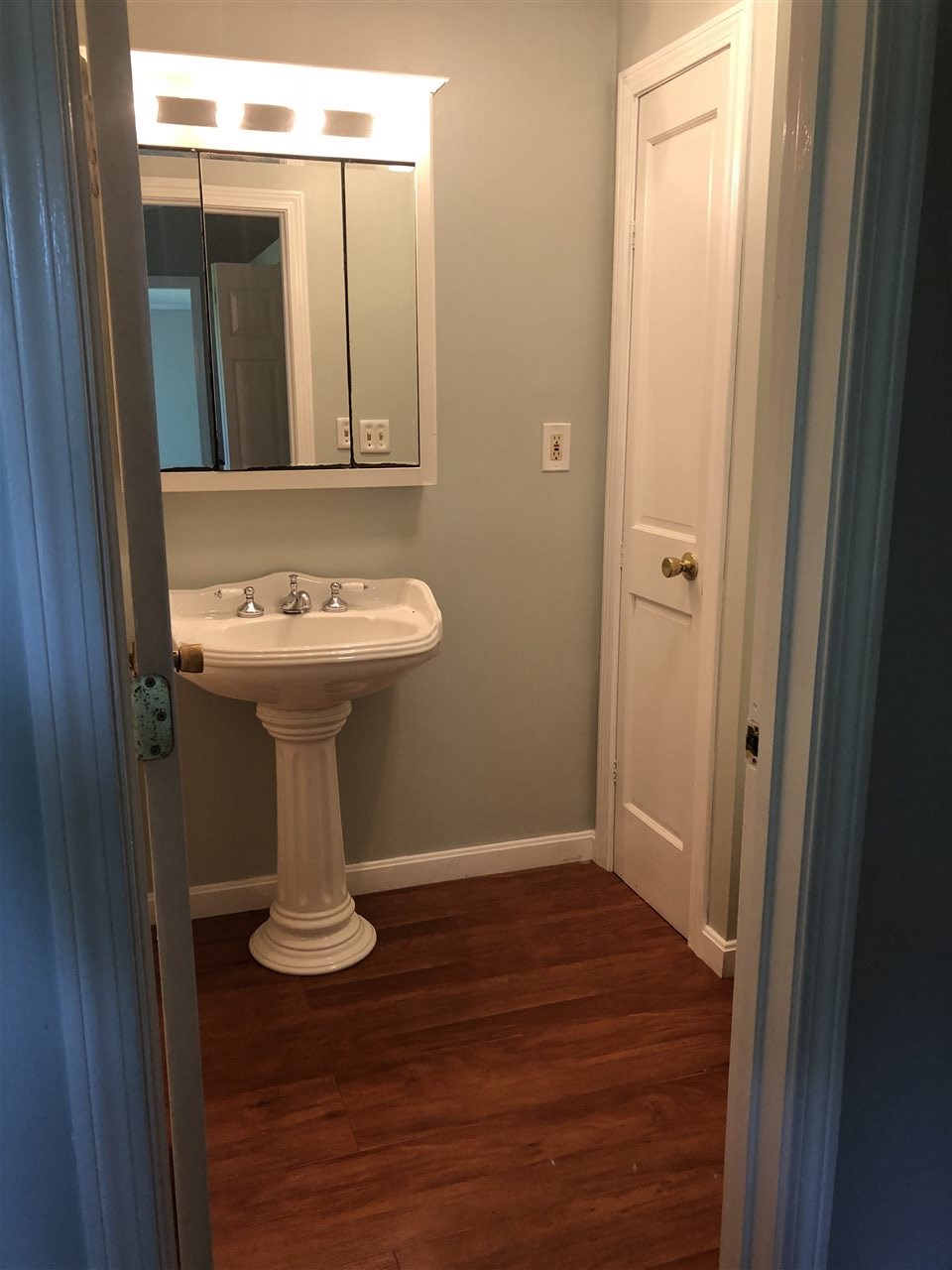 113 Cottage Road Manchester, NH 03103 - Photo 28 of 34 Gallery Image 28