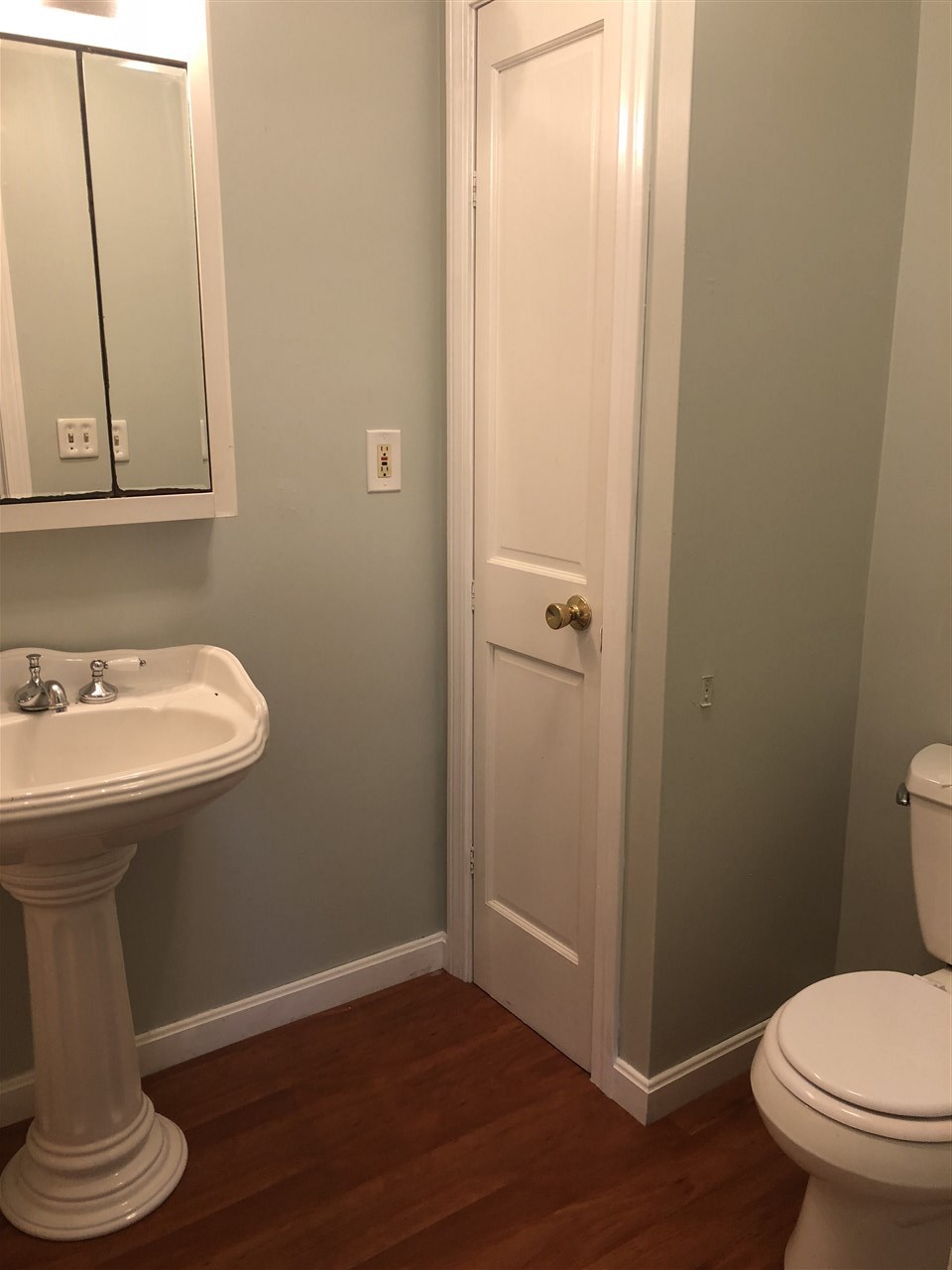 113 Cottage Road Manchester, NH 03103 - Photo 29 of 34 Gallery Image 29