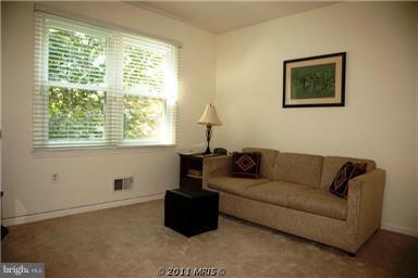 15035 Wellwood Road Silver Spring, MD 20905 - Photo 14 of 21 Bedroom/Sitting room