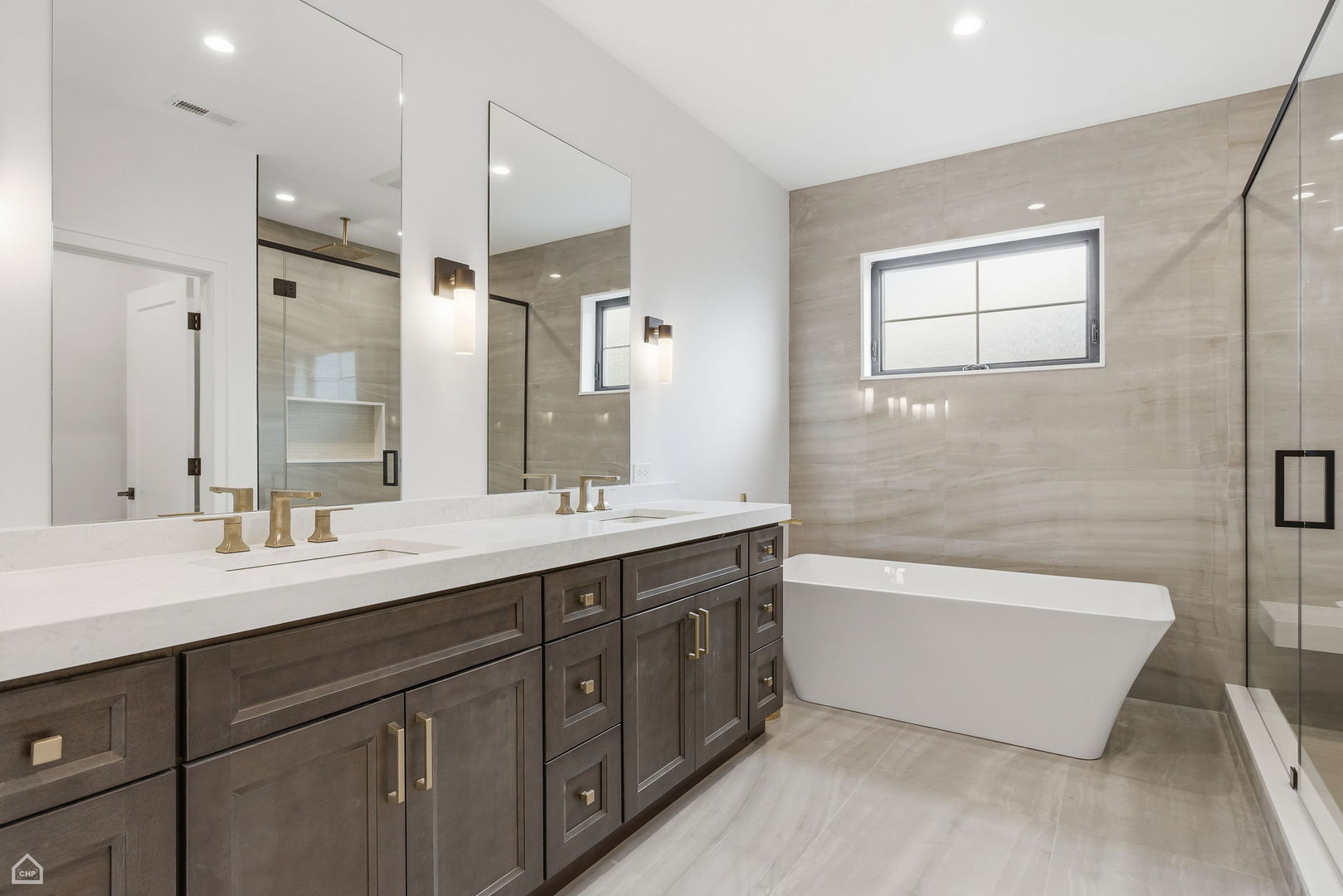 135 Elmore Street Park Ridge, IL 60068 - Photo 13 of 23 a bathroom with a double vanity sink mirror and bathtub