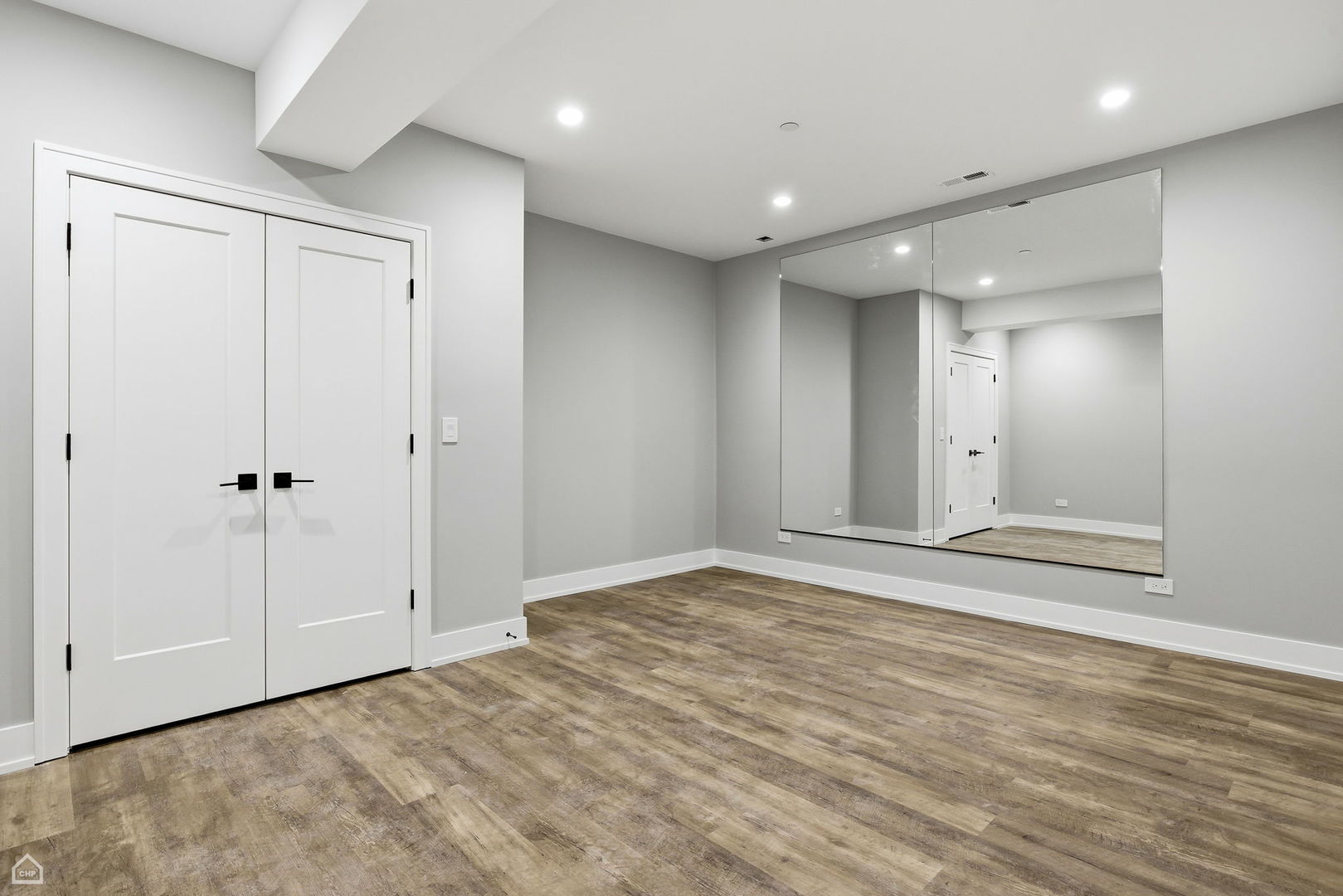 135 Elmore Street Park Ridge, IL 60068 - Photo 21 of 23 a view of an empty room