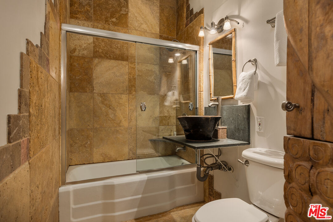 716 Rochedale Way Los Angeles, CA 90049 - Photo 13 of 17