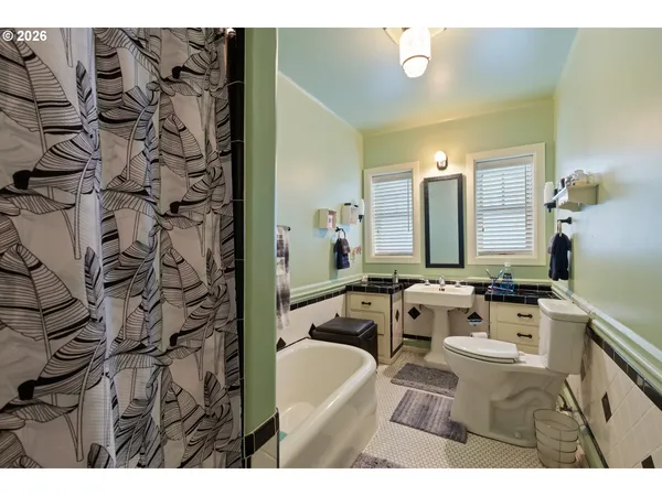 $585,000 | 1365 Southeast Overlook Avenue, Roseburg, OR 97470