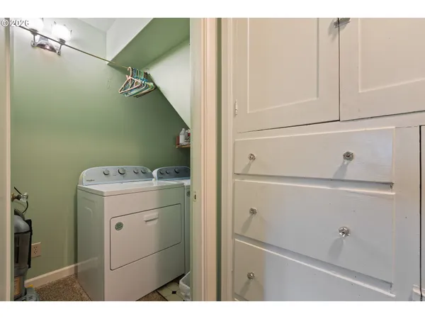 $585,000 | 1365 Southeast Overlook Avenue, Roseburg, OR 97470
