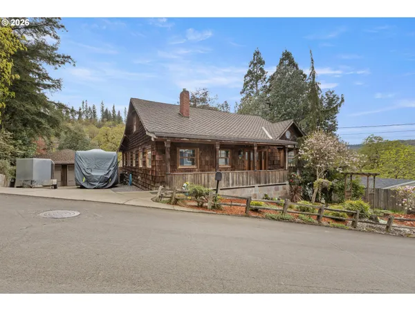 $585,000 | 1365 Southeast Overlook Avenue, Roseburg, OR 97470