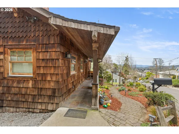 $585,000 | 1365 Southeast Overlook Avenue, Roseburg, OR 97470