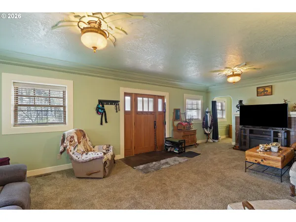 $585,000 | 1365 Southeast Overlook Avenue, Roseburg, OR 97470