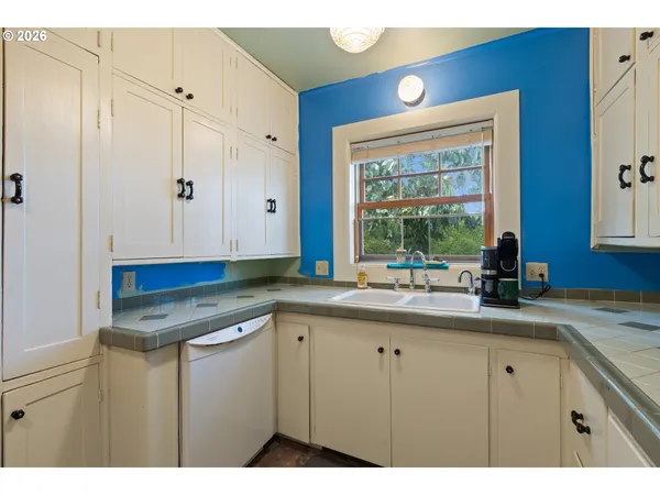 $585,000 | 1365 Southeast Overlook Avenue, Roseburg, OR 97470